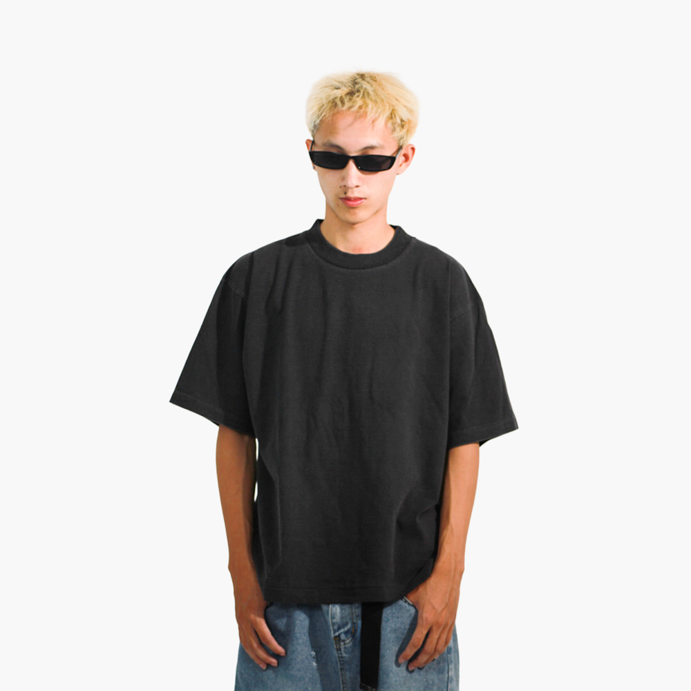 รูปคนใส่เสื้อจริง รุ่น SAVAGE BOXY สำหรับงานสกรีน