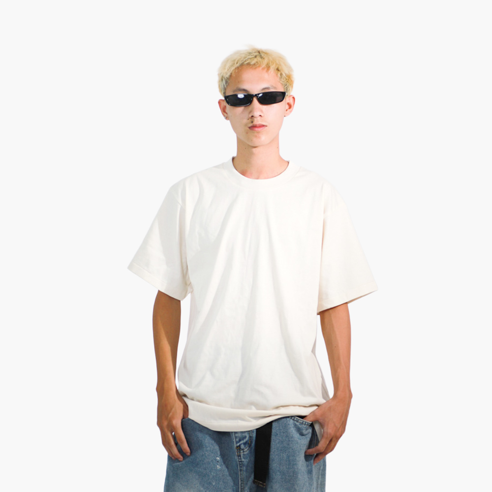 รูปคนใส่เสื้อจริง SAVAGE OVERSIZE